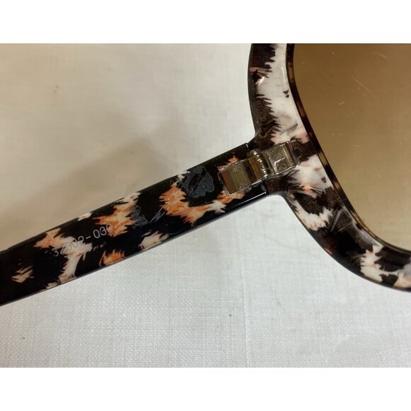 Vintage Oversized Fashion Sunglasses in Faux Tortoiseshell - Picture 8 of 15